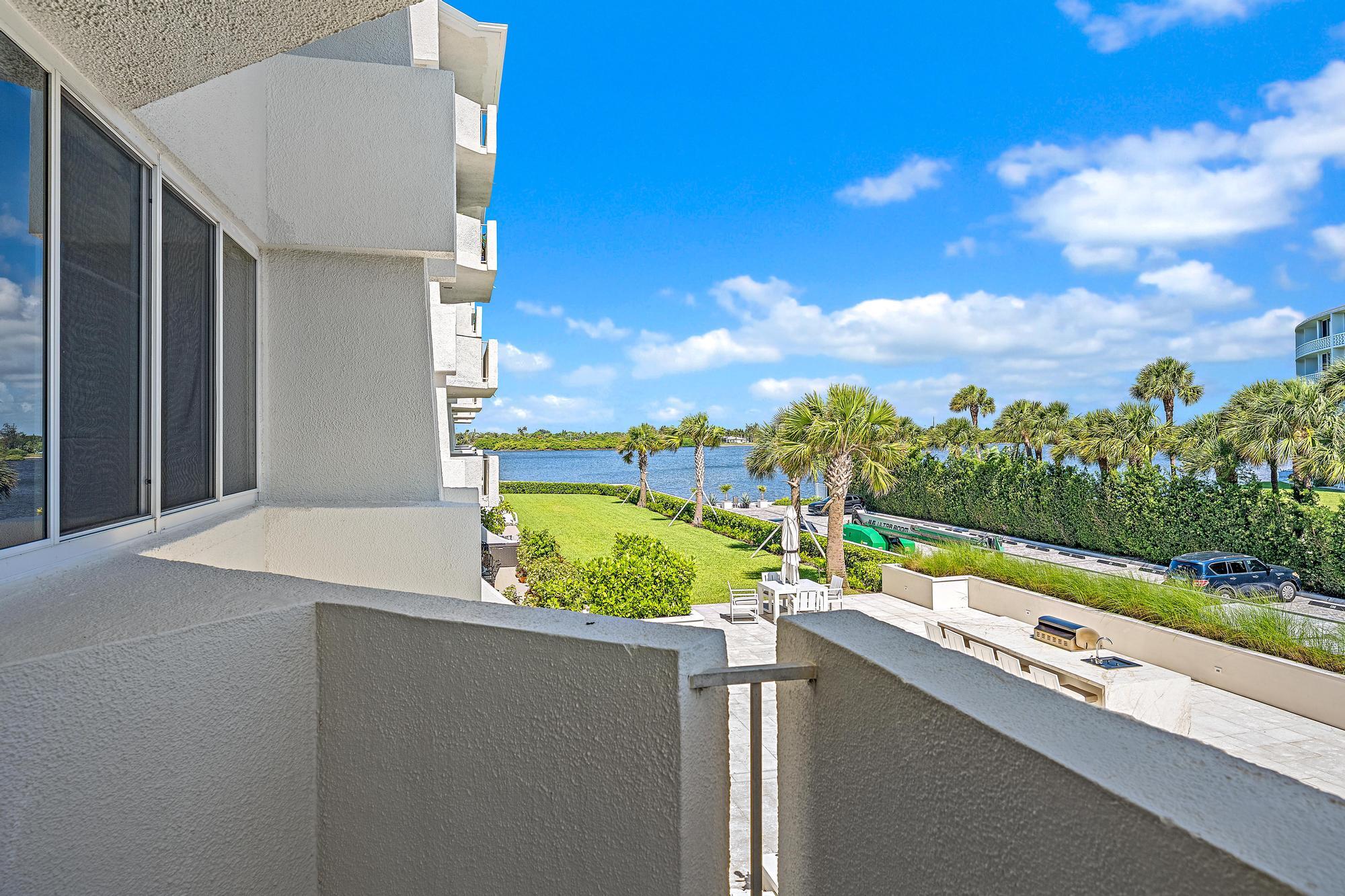 CARLYLE HOUSE CONDO - Residential