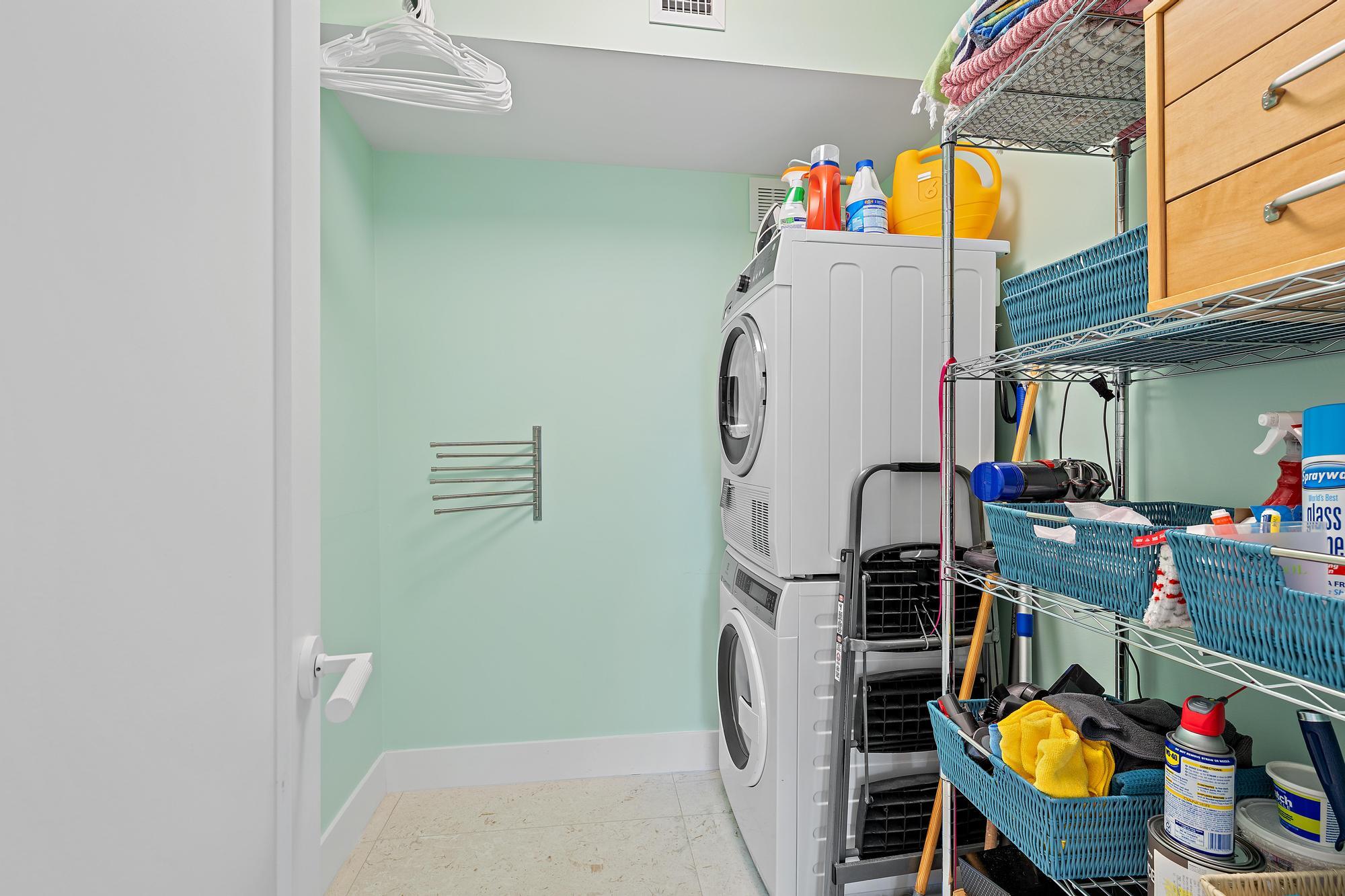 CARLYLE HOUSE CONDO - Residential