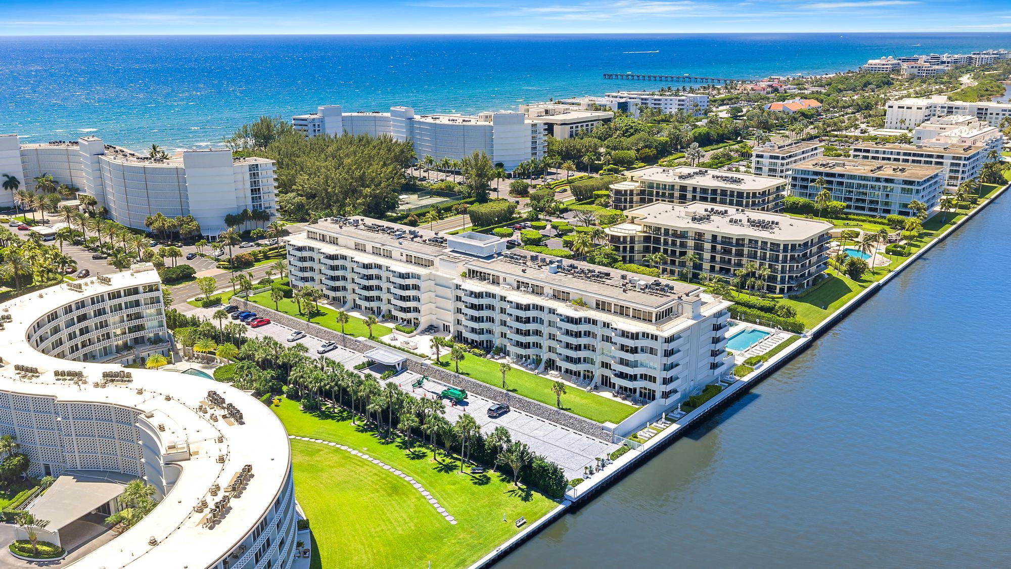 CARLYLE HOUSE CONDO - Residential