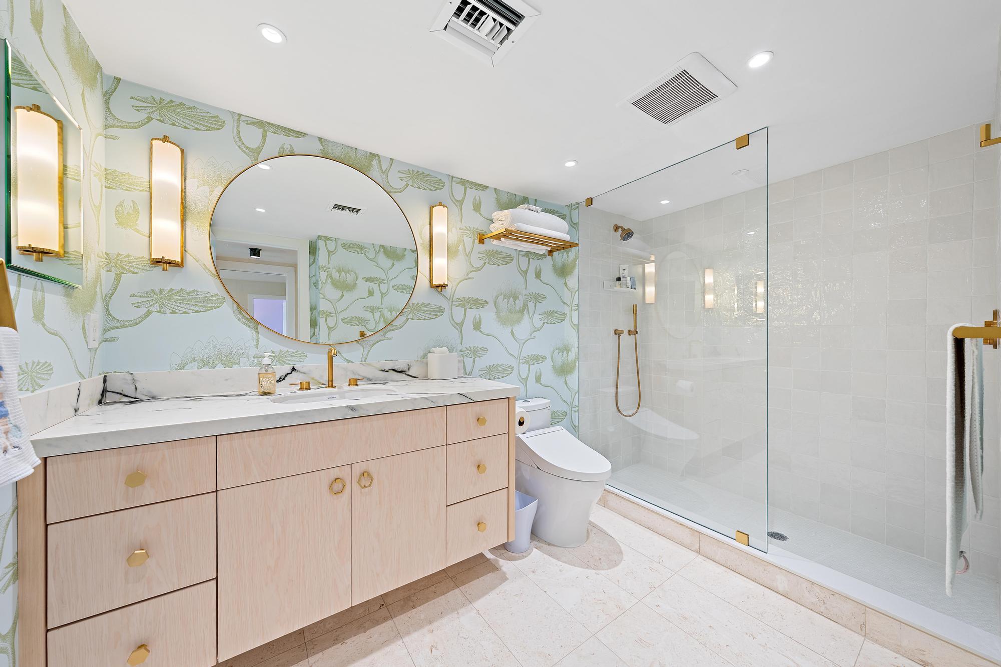 CARLYLE HOUSE CONDO - Residential