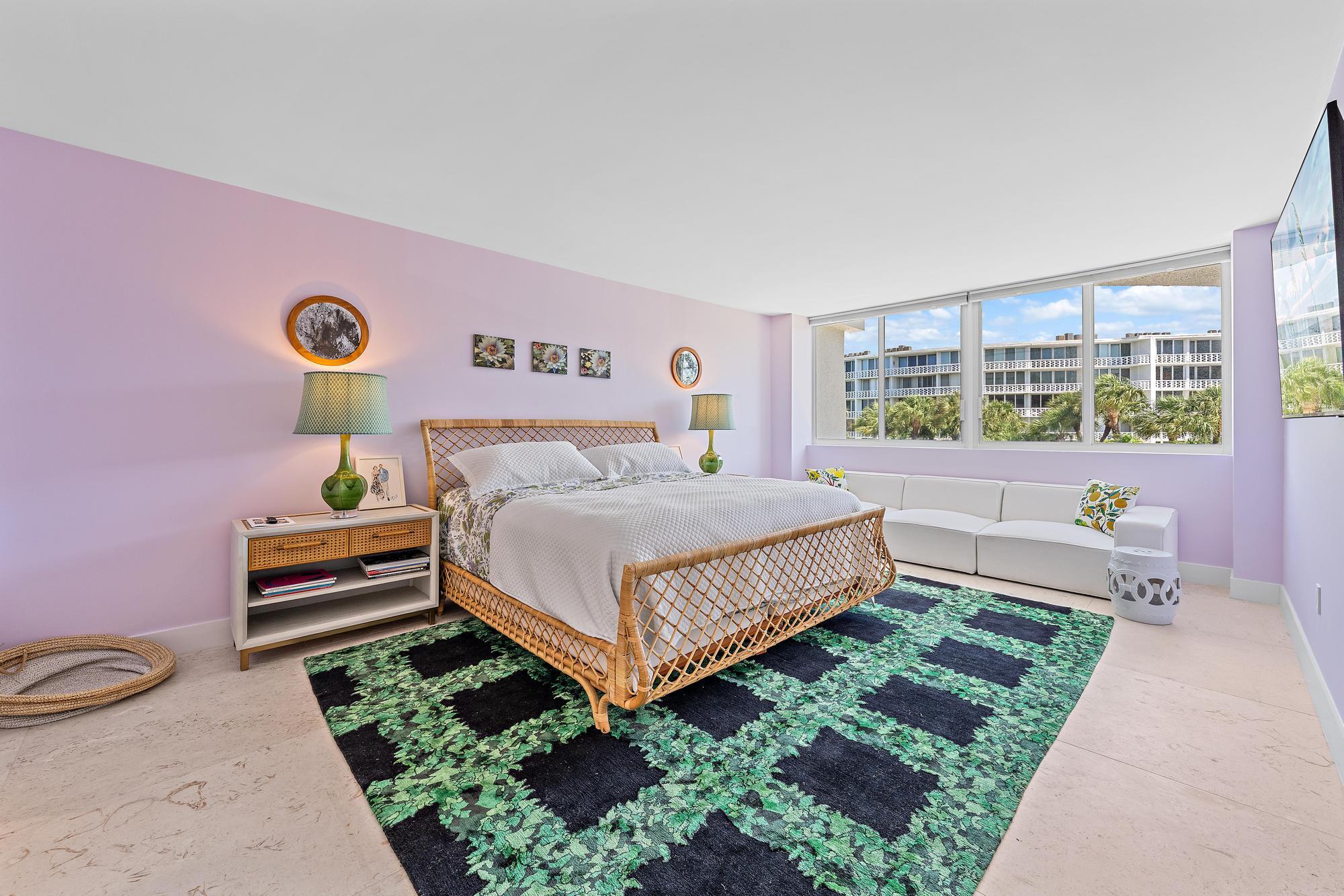 CARLYLE HOUSE CONDO - Residential