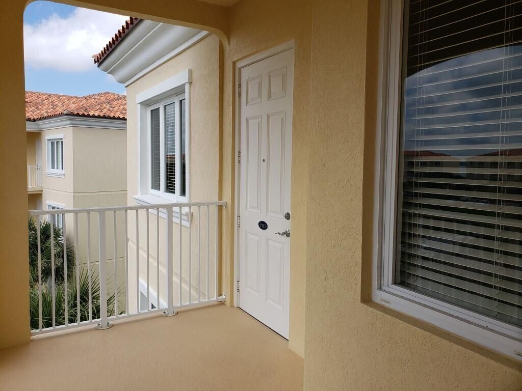 Photo of 19 Harbour Isle Drive W #Ph 01, Fort Pierce, FL 34949 (MLS # R10949187)