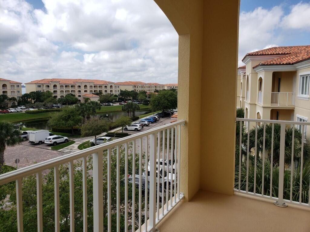 Photo of 19 Harbour Isle Drive W #Ph 01, Fort Pierce, FL 34949 (MLS # R10949187)