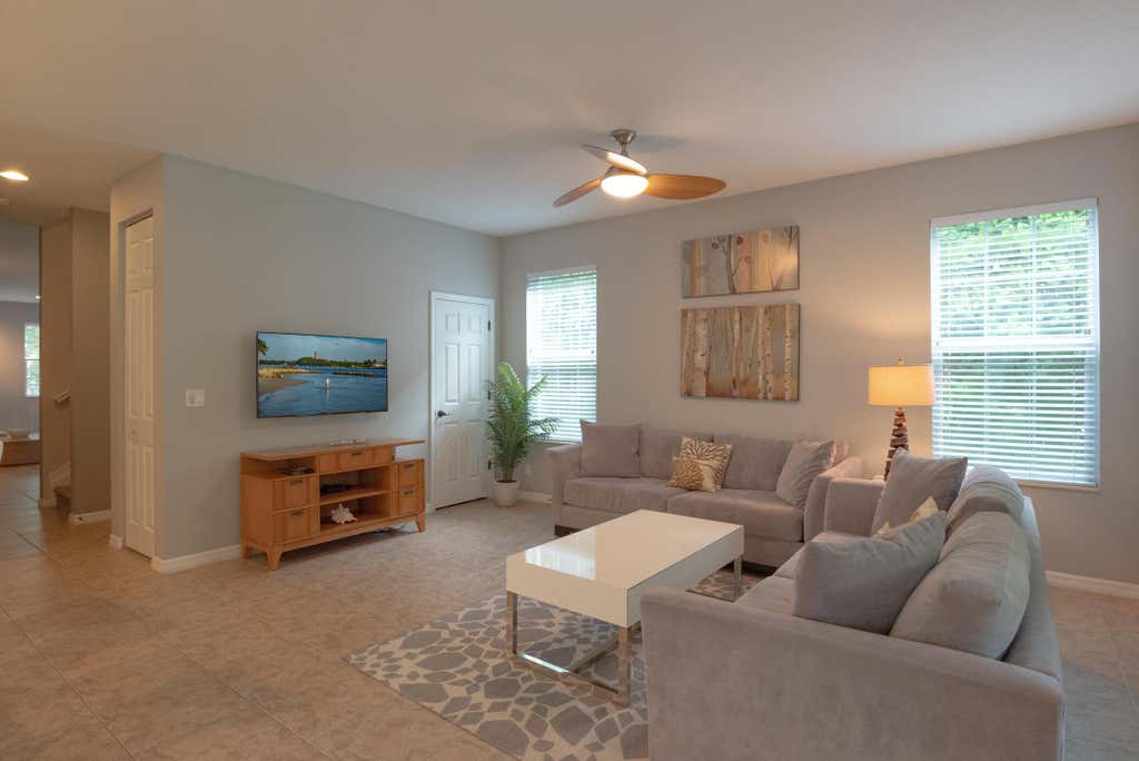 Photo of 108 Canterbury Place, Jupiter, FL 33458 (MLS # B26064857)