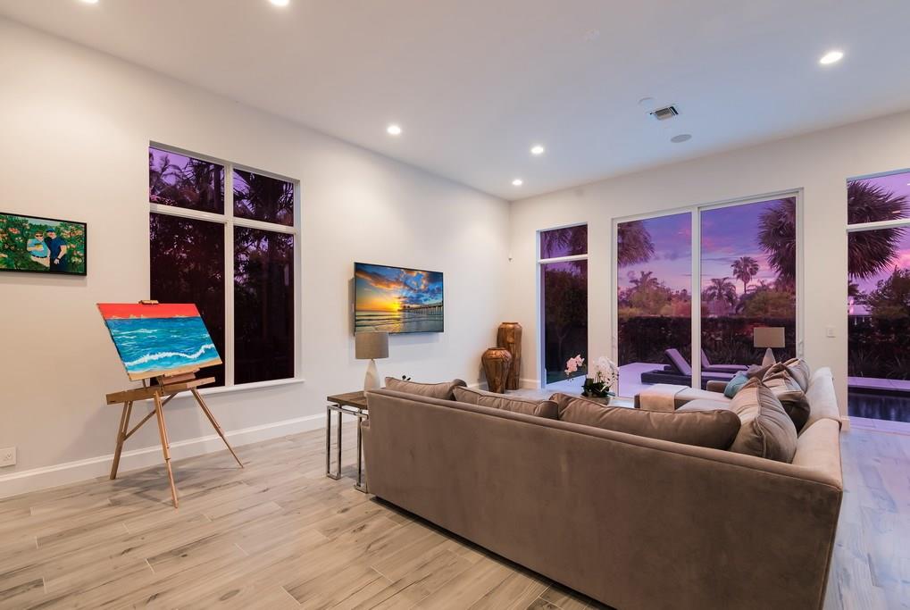 ROYAL PALM YACHT & COUNTR - Residential