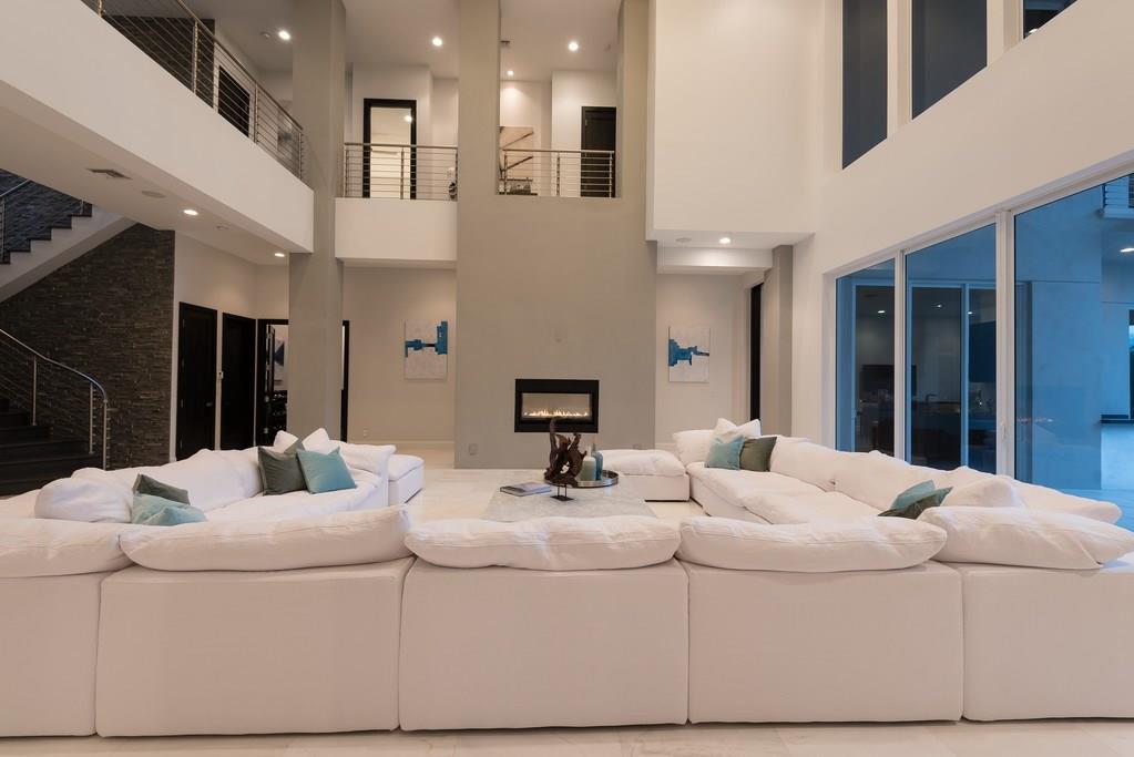 ROYAL PALM YACHT & COUNTR - Residential