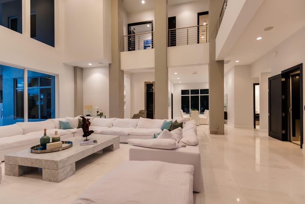 ROYAL PALM YACHT & COUNTR - Residential