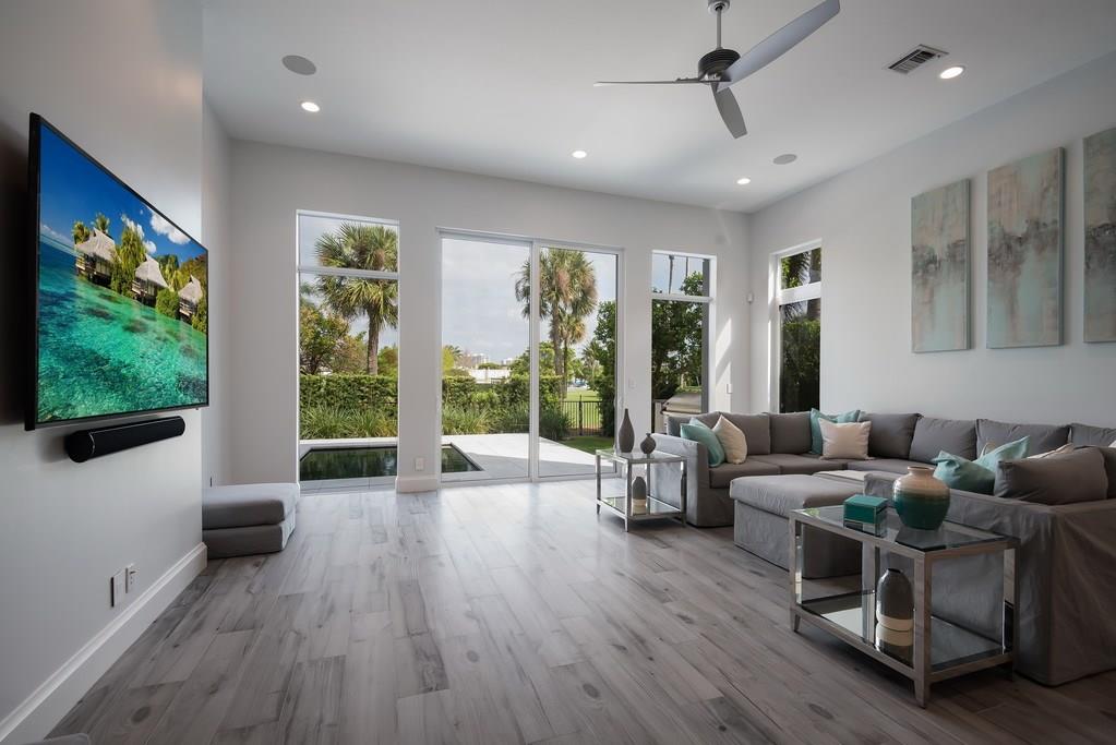 ROYAL PALM YACHT & COUNTR - Residential