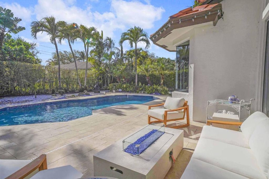 Photo of 19036 SE Coral Reef Lane, Jupiter, FL 33458 (MLS # R10972383)