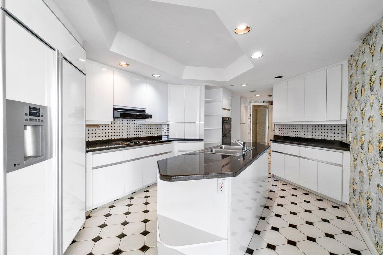 TWENTY SEVEN SEVENTY SOUTH OCEAN BOULEVARD COND DE - Residential