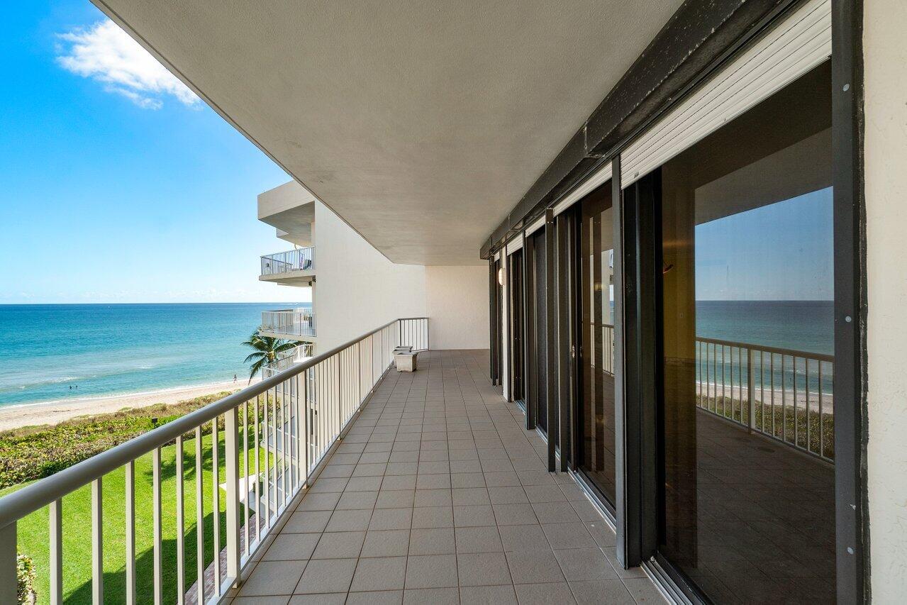 TWENTY SEVEN SEVENTY SOUTH OCEAN BOULEVARD COND DE - Residential