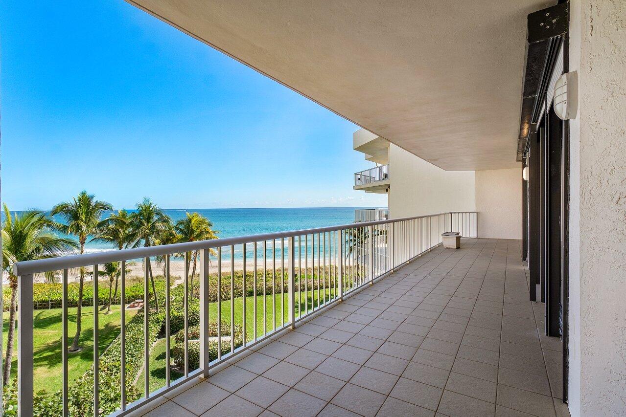 TWENTY SEVEN SEVENTY SOUTH OCEAN BOULEVARD COND DE - Residential
