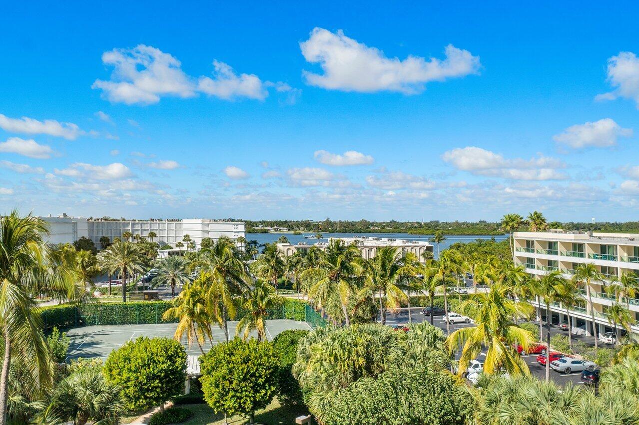 TWENTY SEVEN SEVENTY SOUTH OCEAN BOULEVARD COND DE - Residential