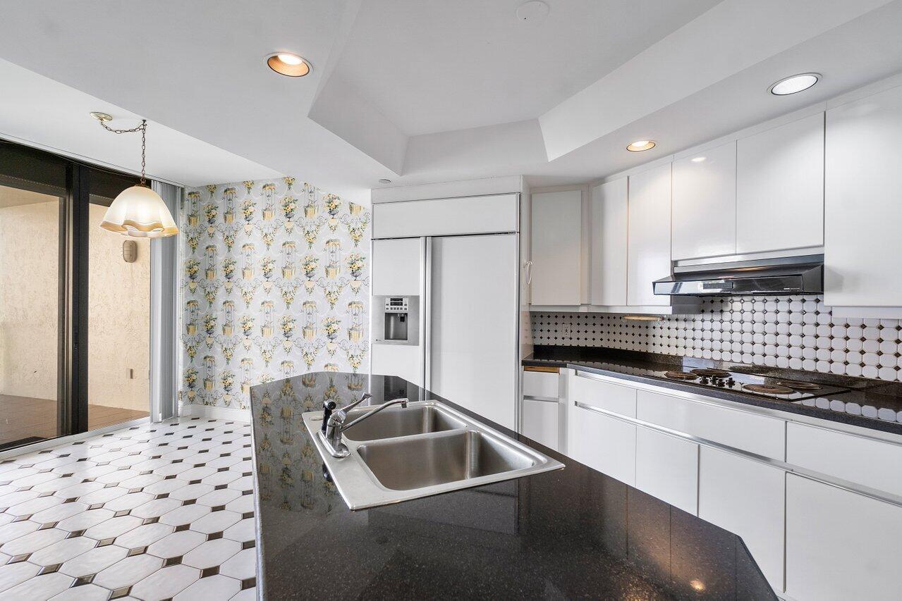 TWENTY SEVEN SEVENTY SOUTH OCEAN BOULEVARD COND DE - Residential