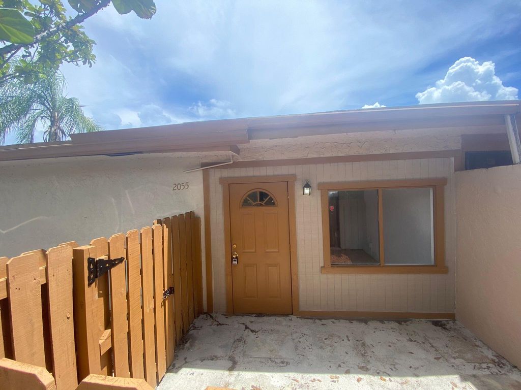 Photo of 2055 SW 24th Circle, Boynton Beach, FL 33426 (MLS # R11013199)
