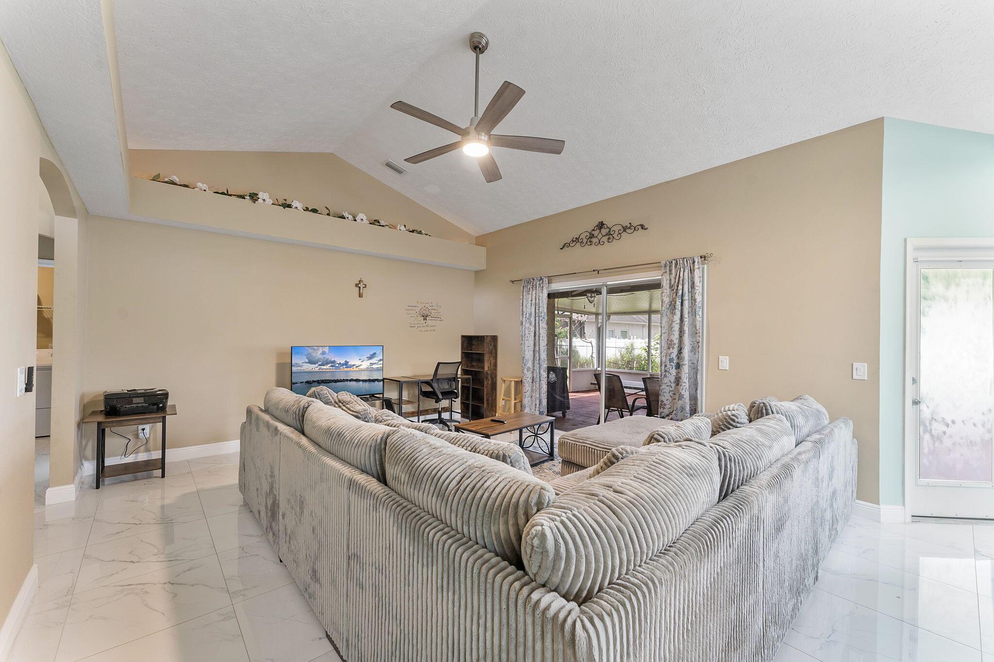 PORT ST LUCIE SECTION 35 - Residential Lease