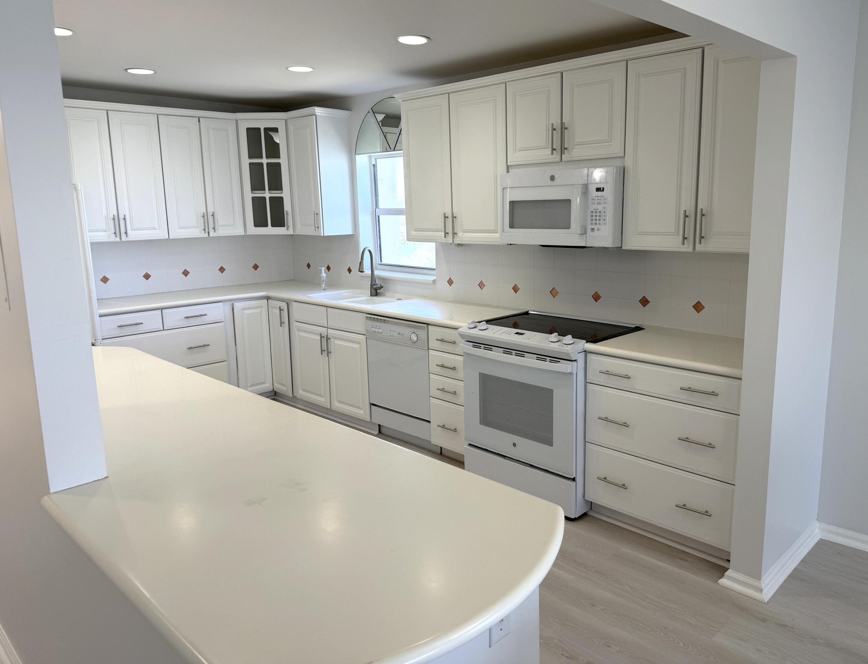 BROADVIEW CONDO - Residential