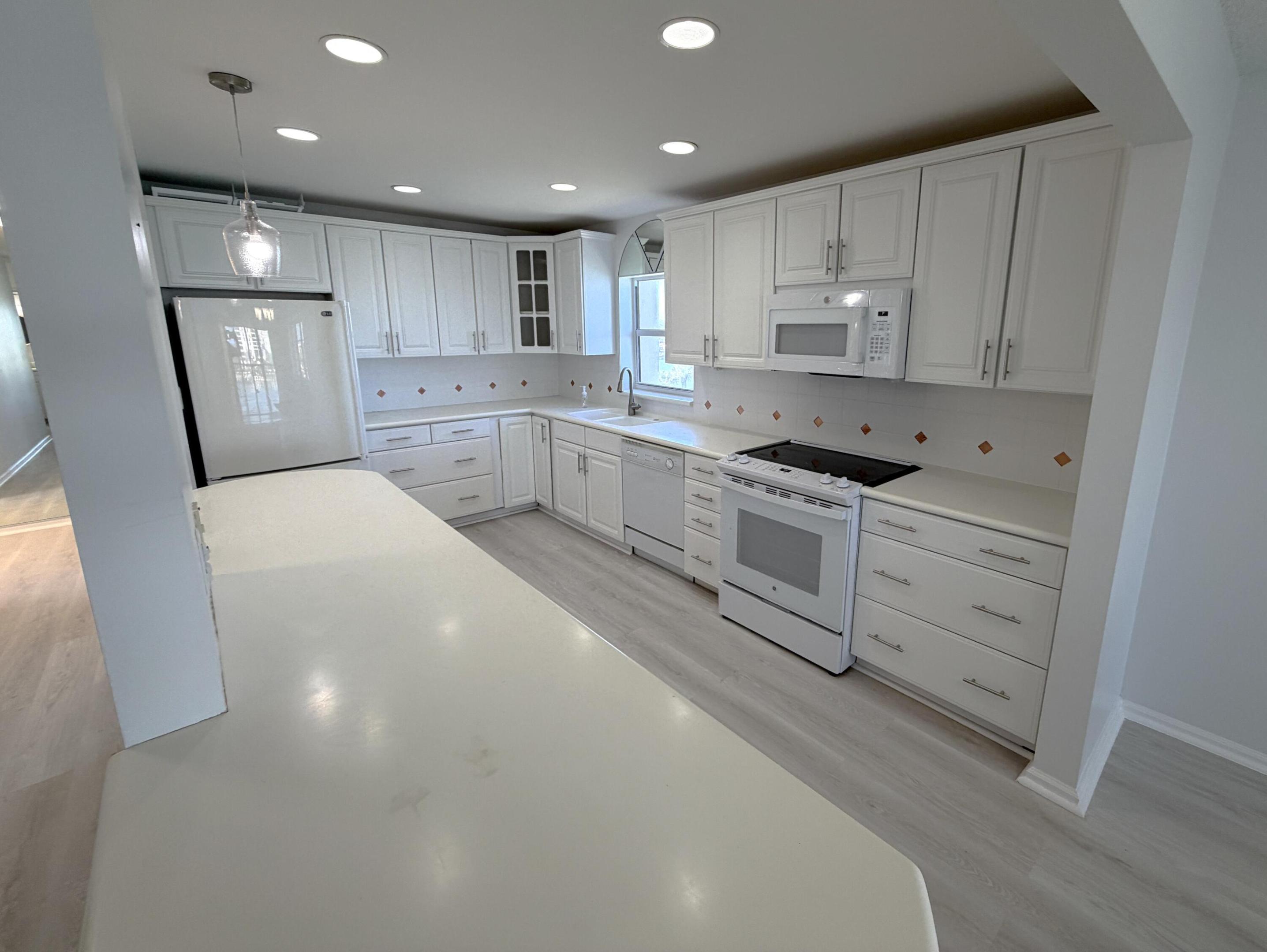 BROADVIEW CONDO - Residential