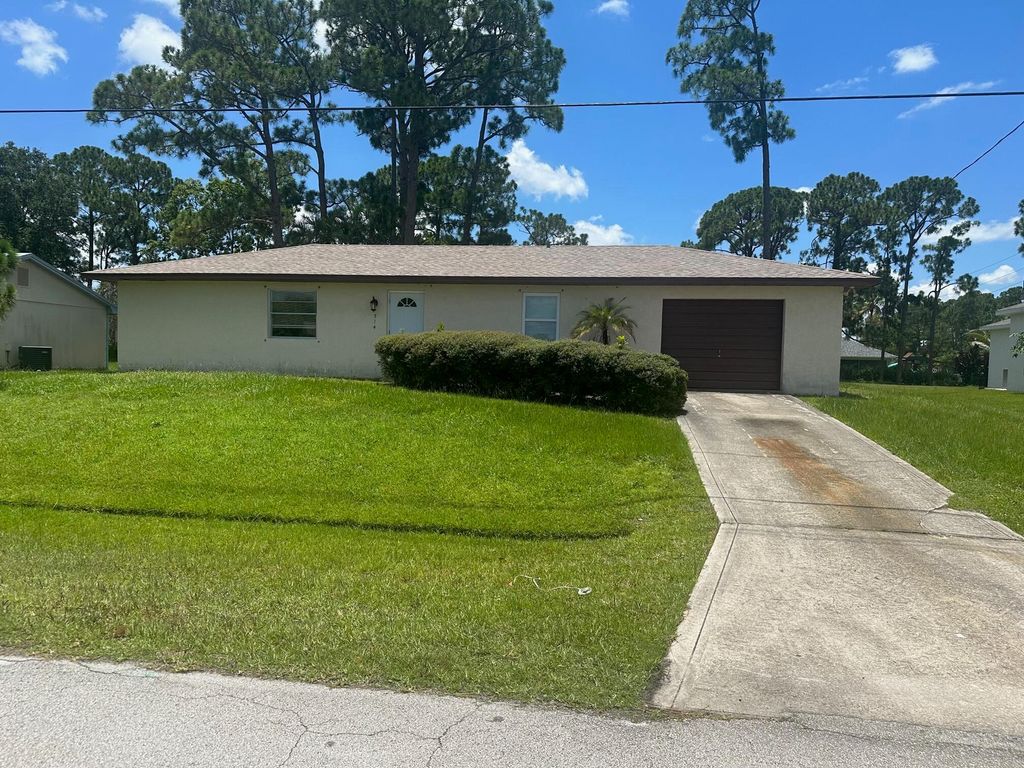 Photo of 314 SE Evergreen Terrace, Port St Lucie, FL 34953 (MLS # R10900618)