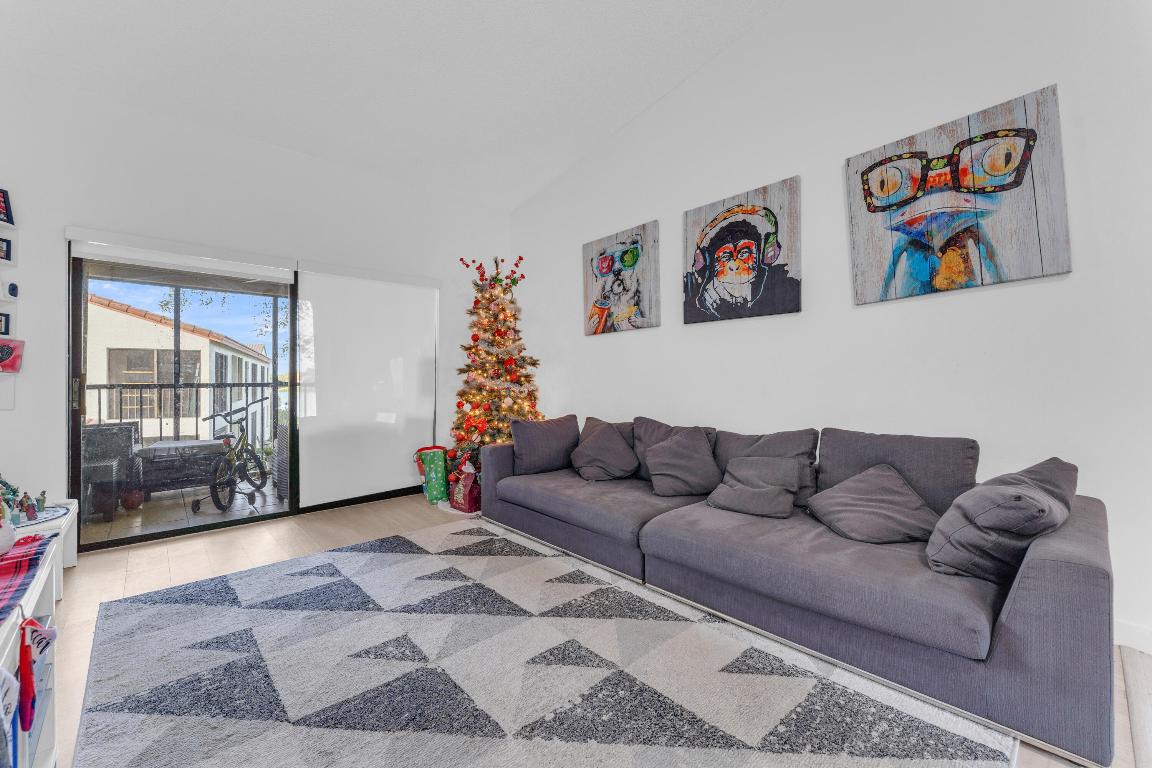 LAKE WINDWOOD CONDO - Residential