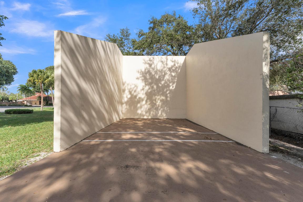 LAKE WINDWOOD CONDO - Residential