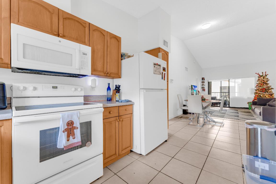 LAKE WINDWOOD CONDO - Residential