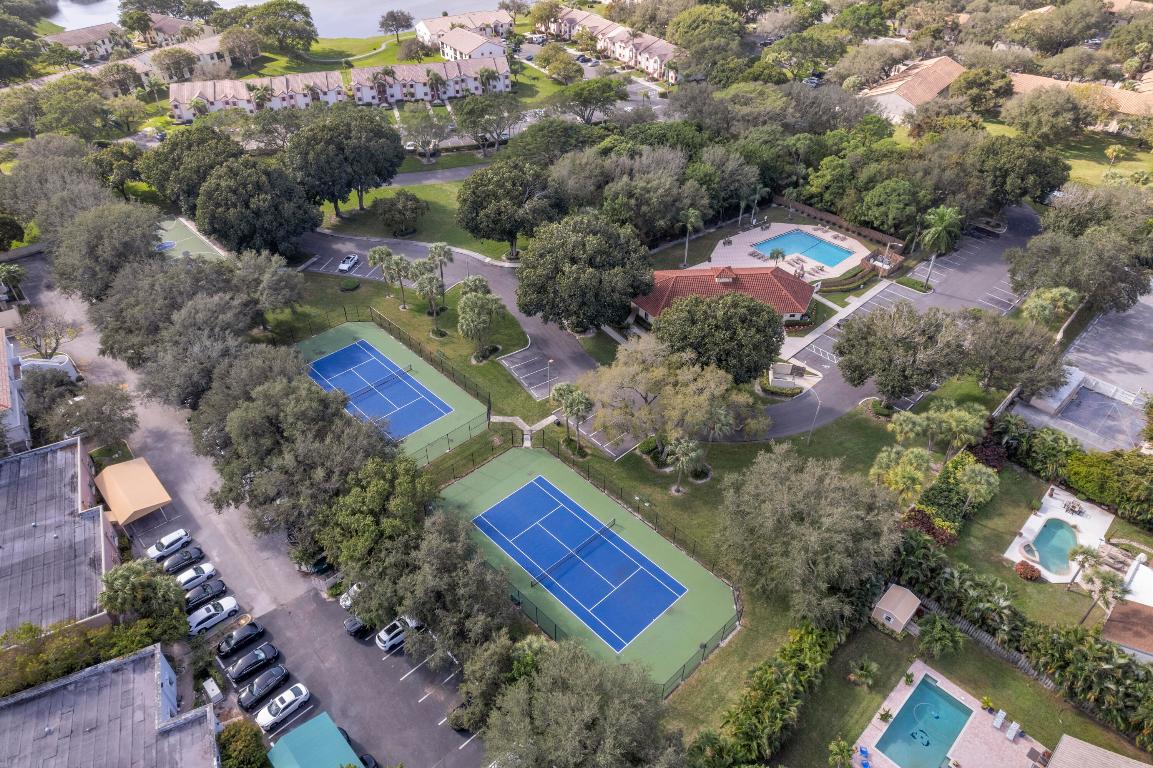 LAKE WINDWOOD CONDO - Residential