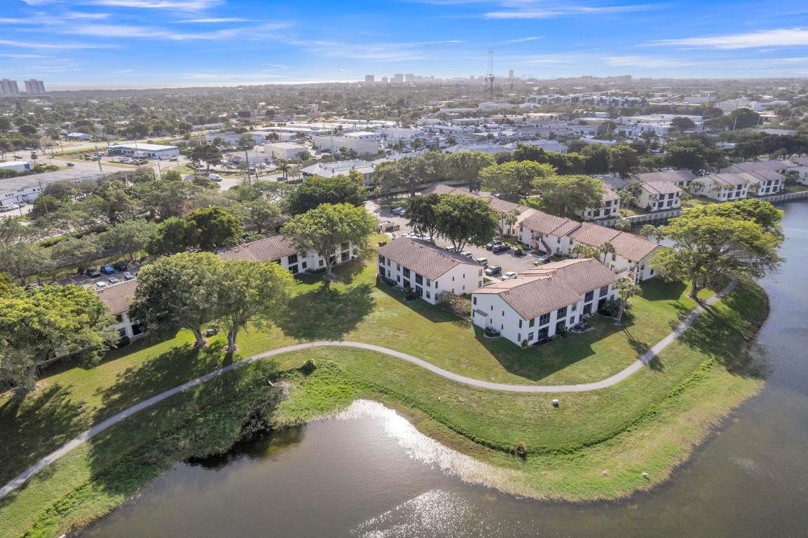 LAKE WINDWOOD CONDO - Residential