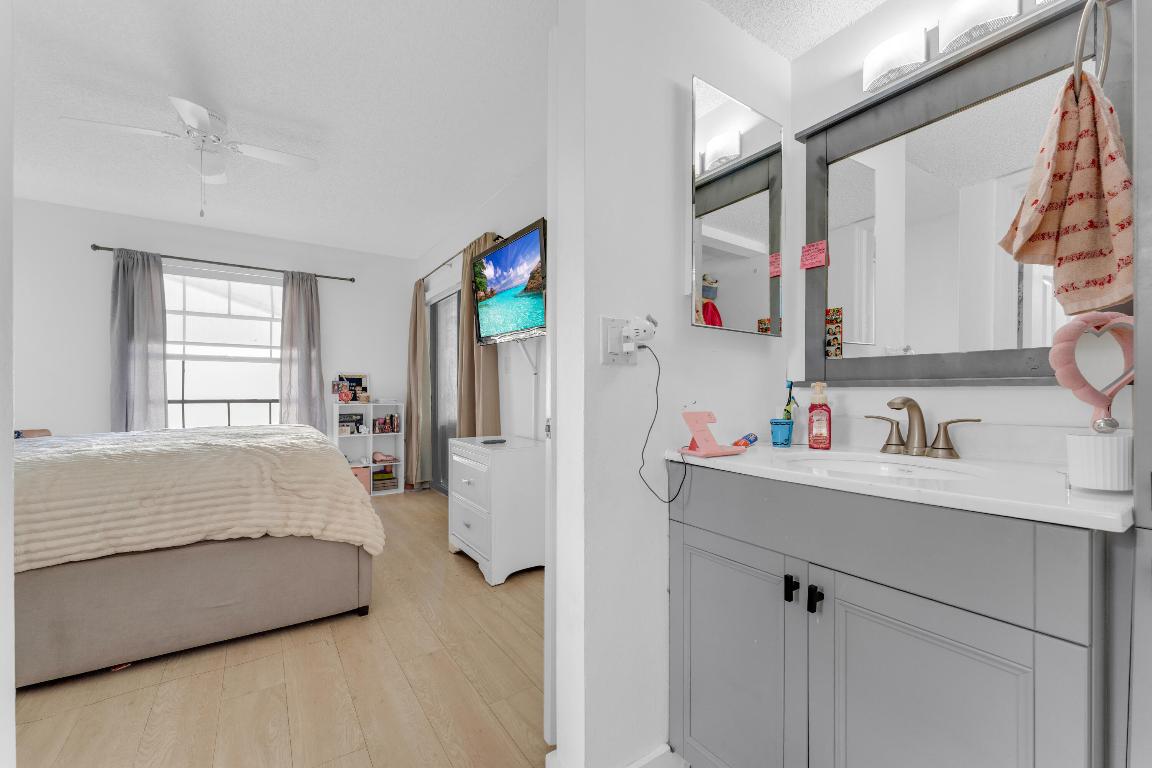 LAKE WINDWOOD CONDO - Residential