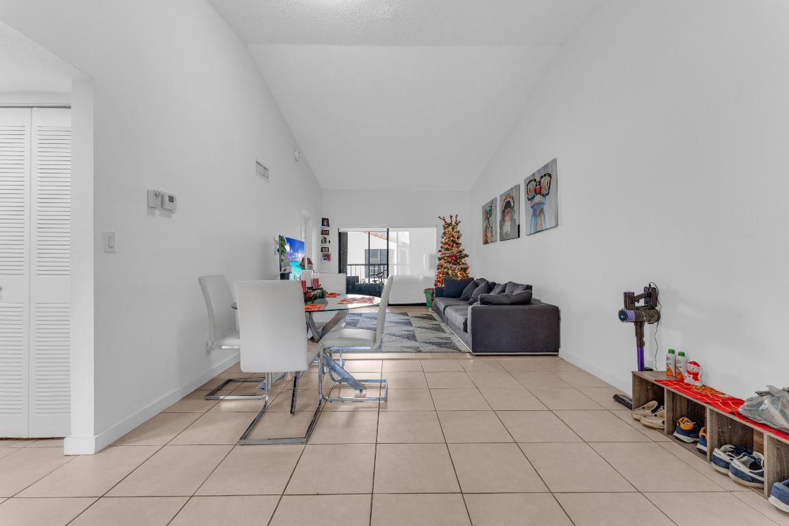 LAKE WINDWOOD CONDO - Residential