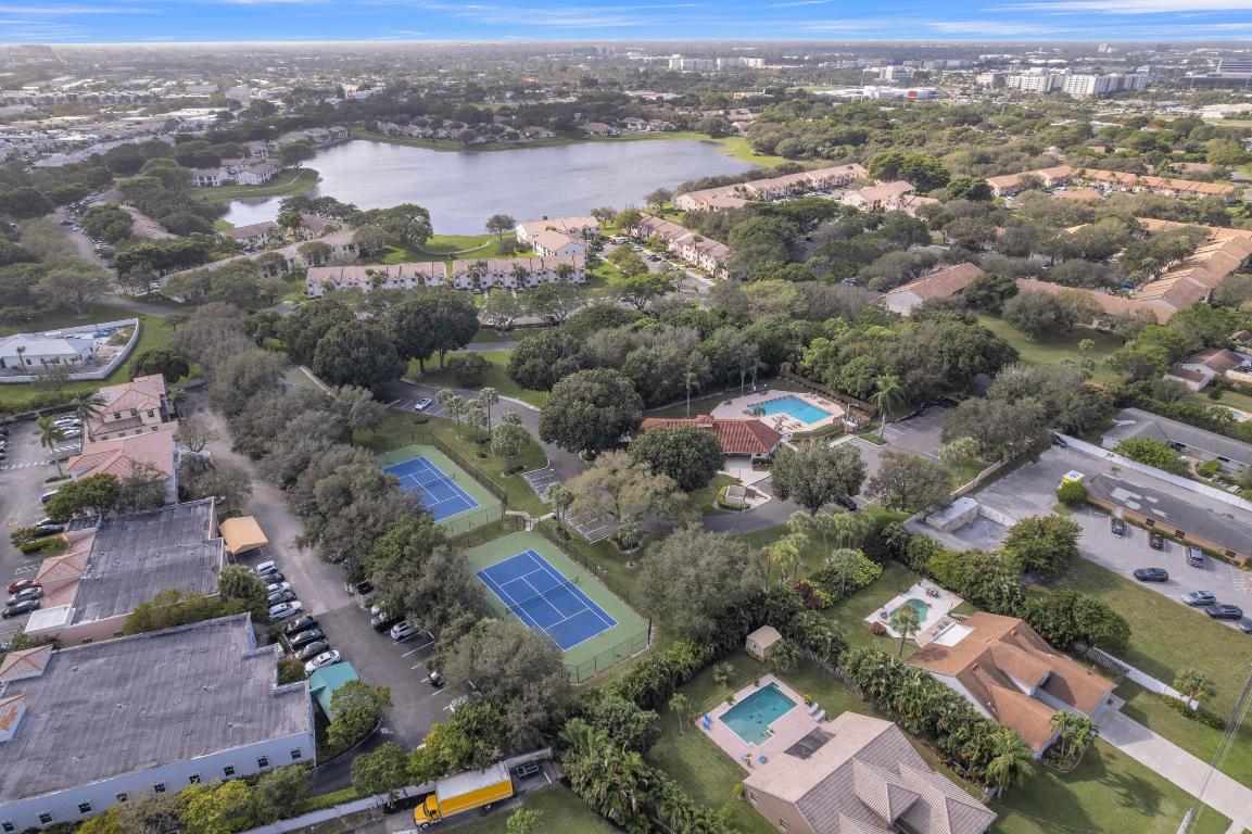 LAKE WINDWOOD CONDO - Residential