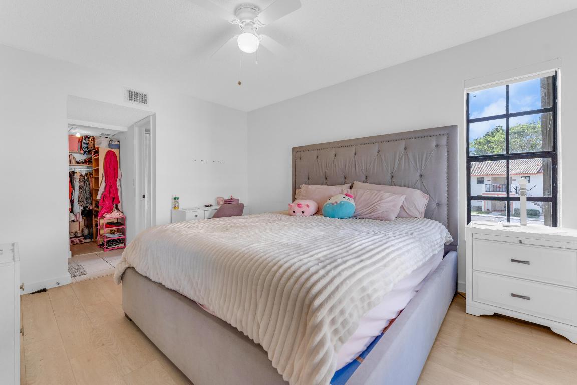 LAKE WINDWOOD CONDO - Residential