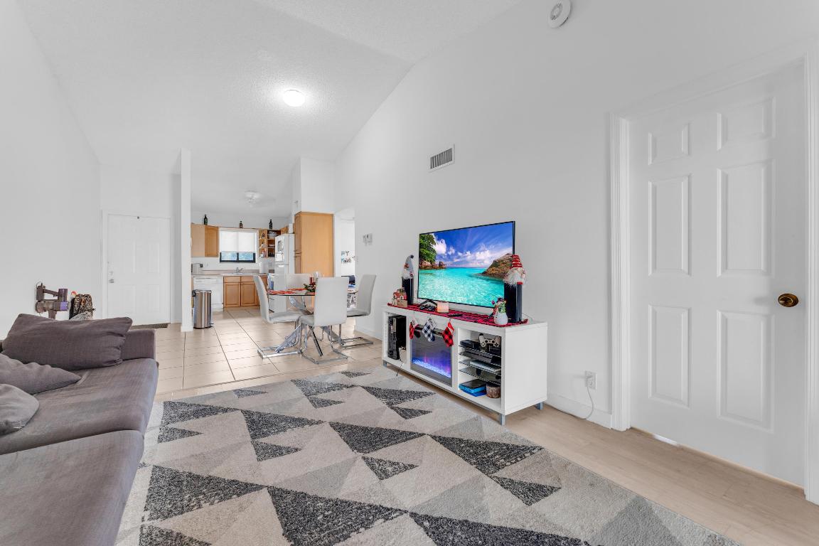 LAKE WINDWOOD CONDO - Residential