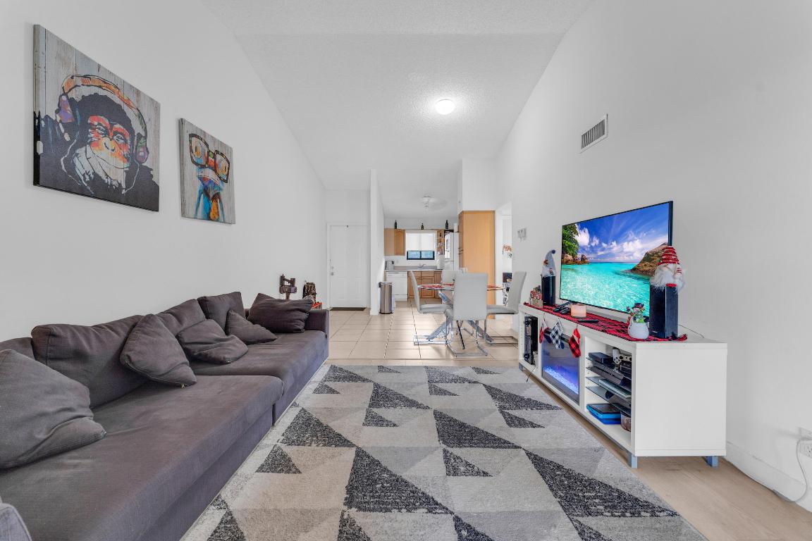 LAKE WINDWOOD CONDO - Residential