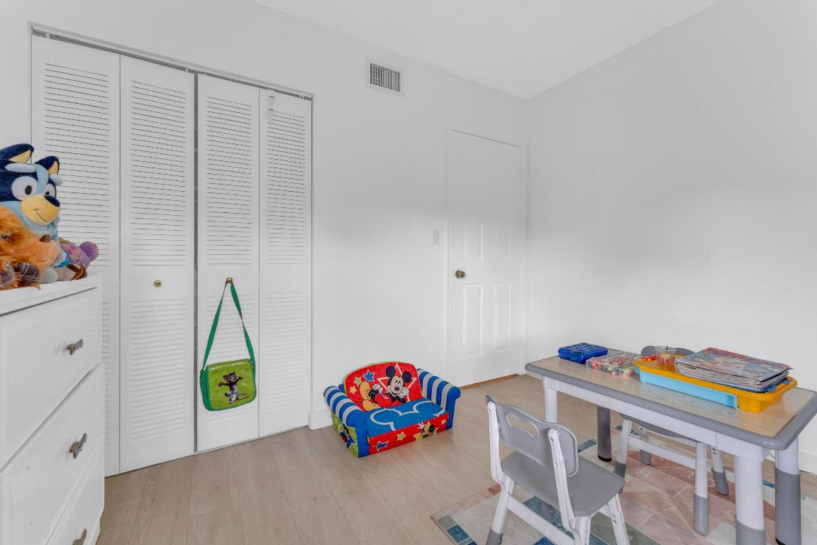 LAKE WINDWOOD CONDO - Residential