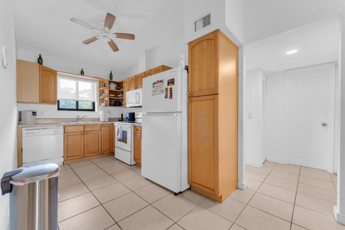 LAKE WINDWOOD CONDO - Residential