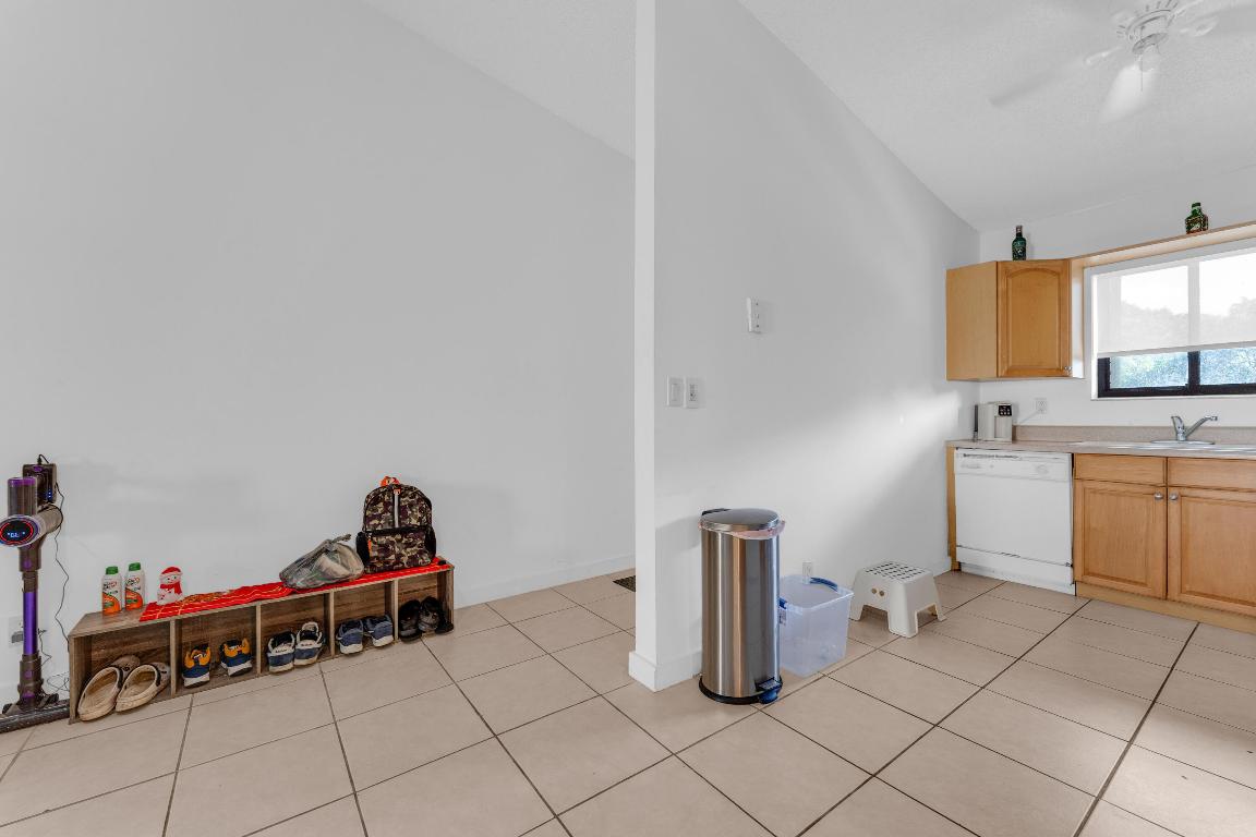 LAKE WINDWOOD CONDO - Residential