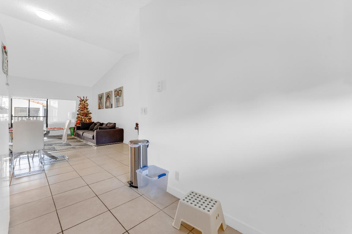 LAKE WINDWOOD CONDO - Residential