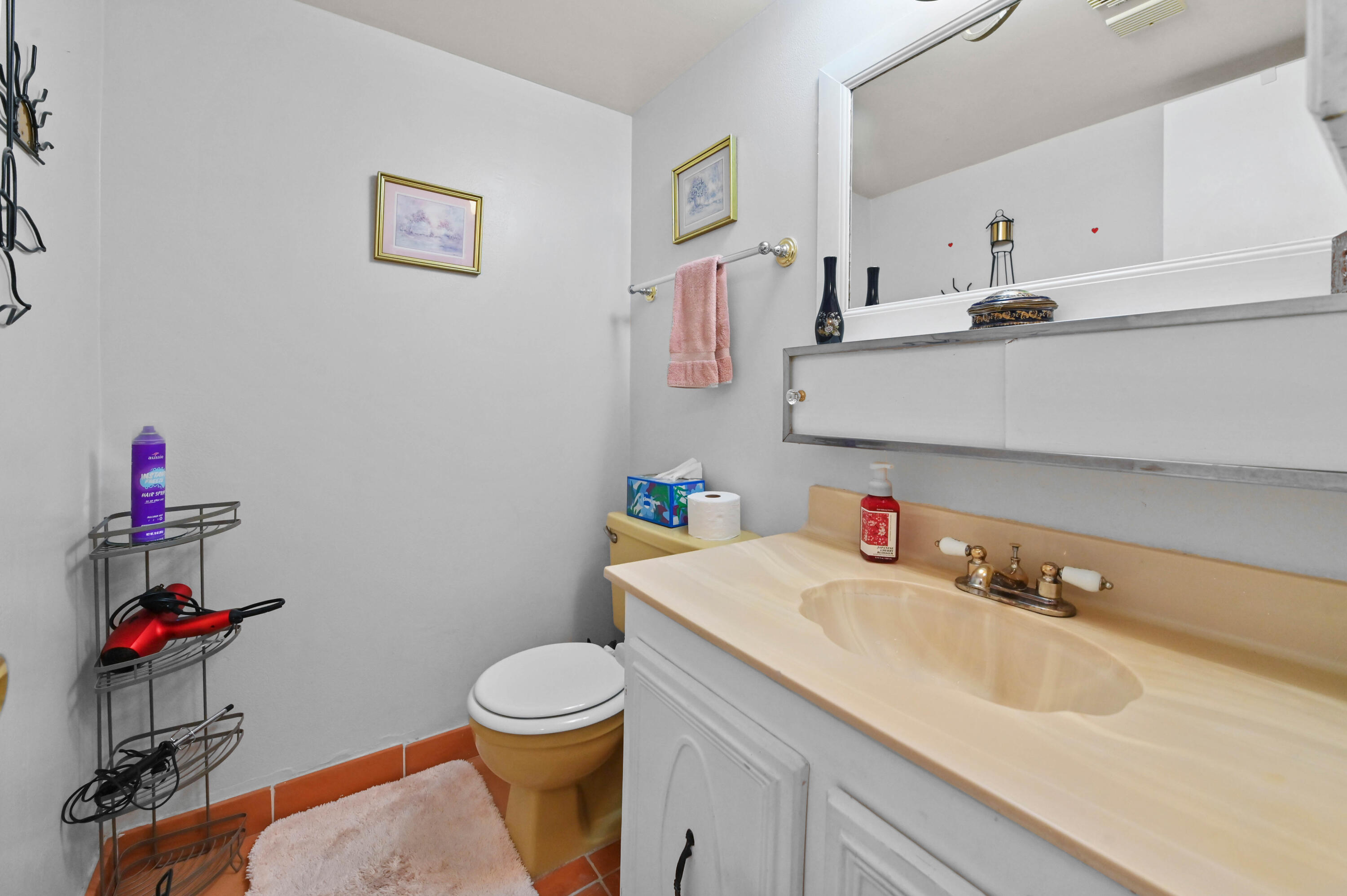 LAKESIDE VILLAGE CONDO - Residential