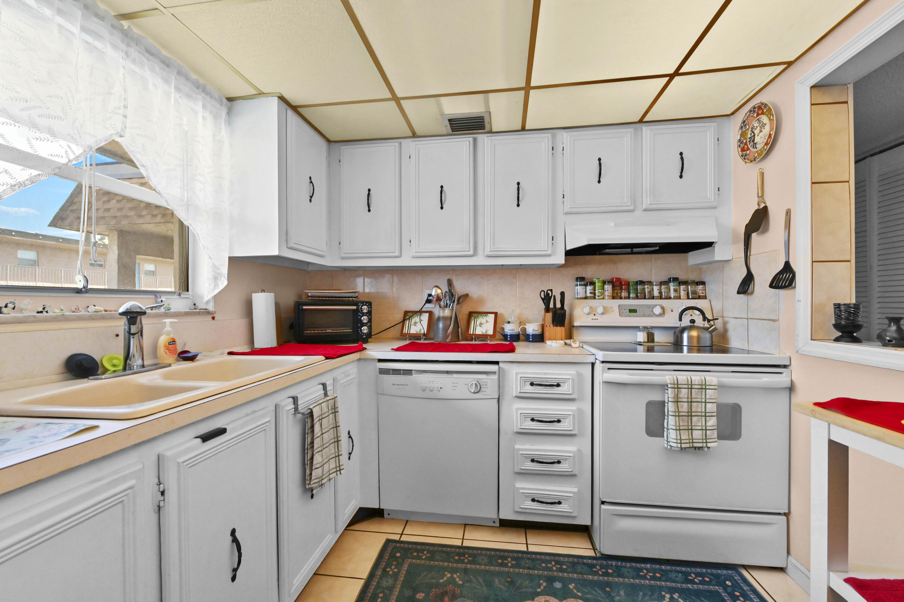 LAKESIDE VILLAGE CONDO - Residential