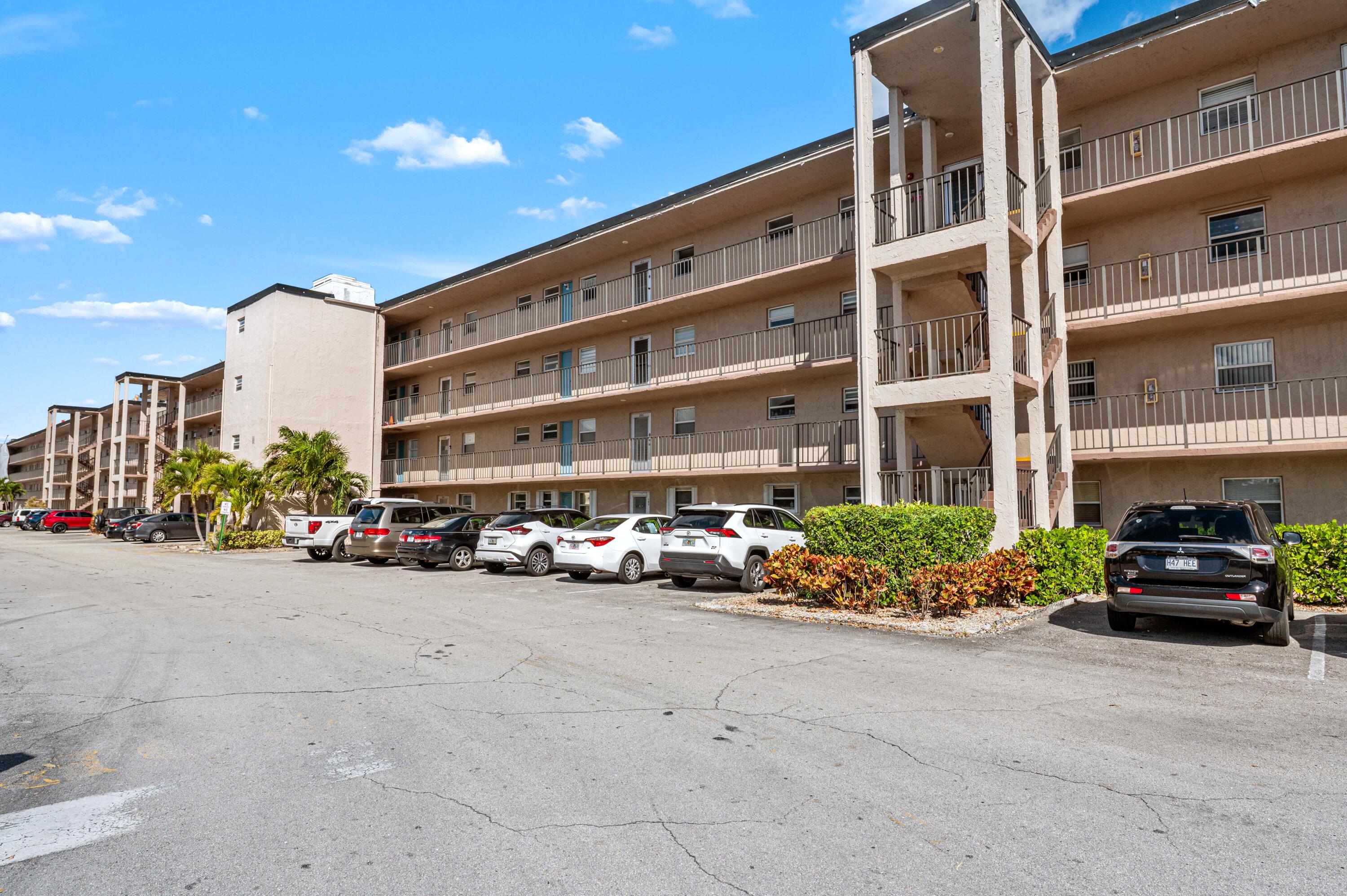 LAKESIDE VILLAGE CONDO - Residential