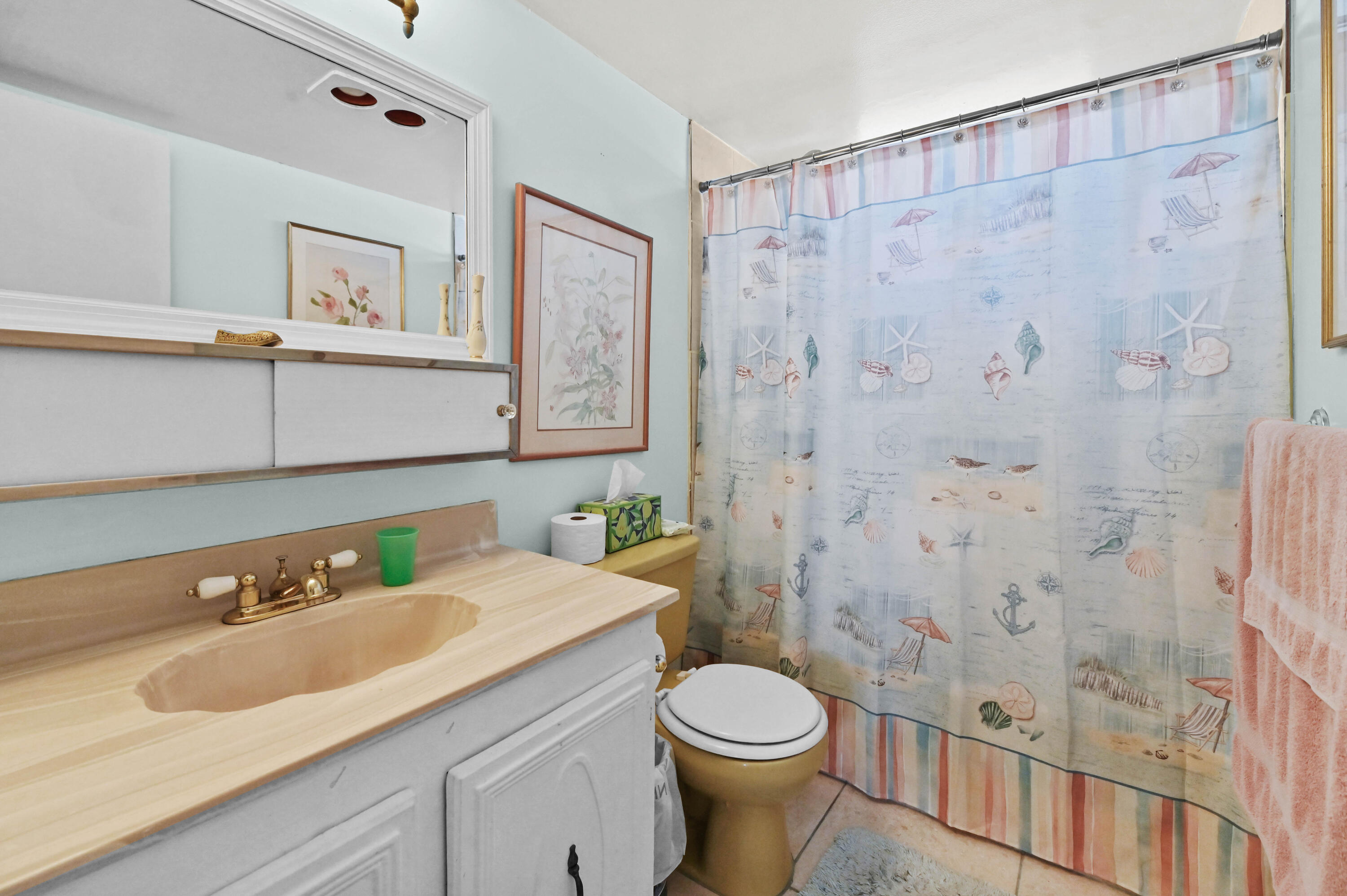 LAKESIDE VILLAGE CONDO - Residential