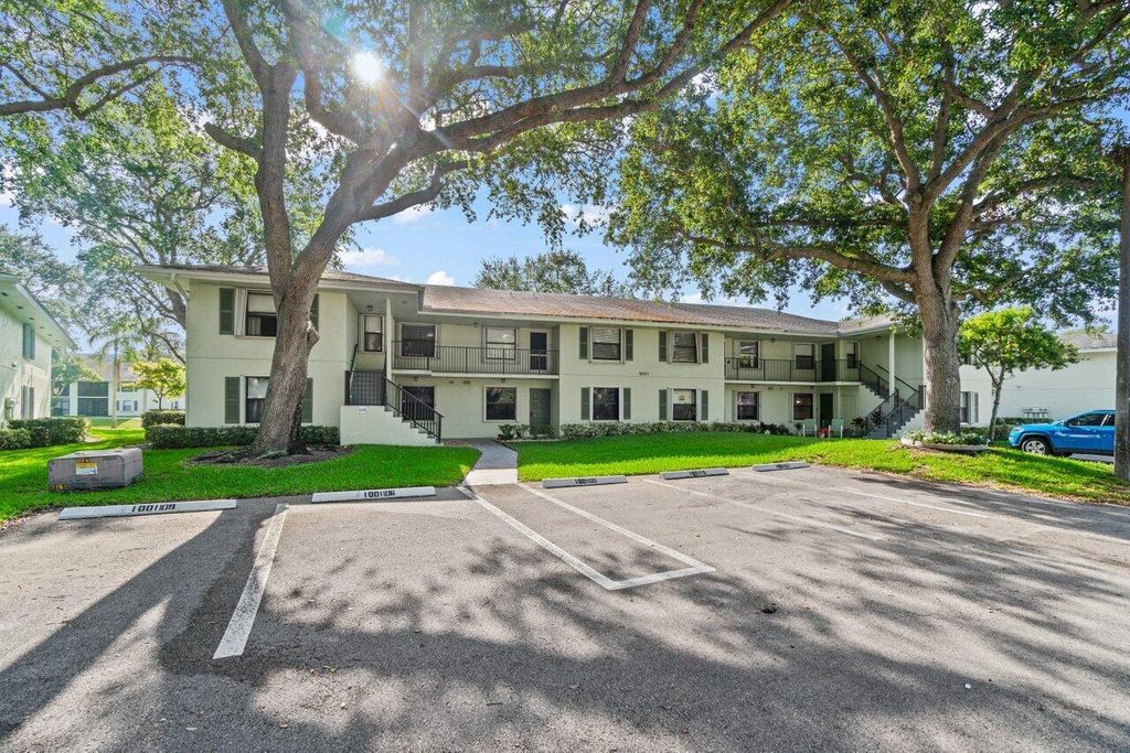 Photo of 1001 Sabal Ridge Circle #D, Palm Beach Gardens, FL 33418 (MLS # R11079899)