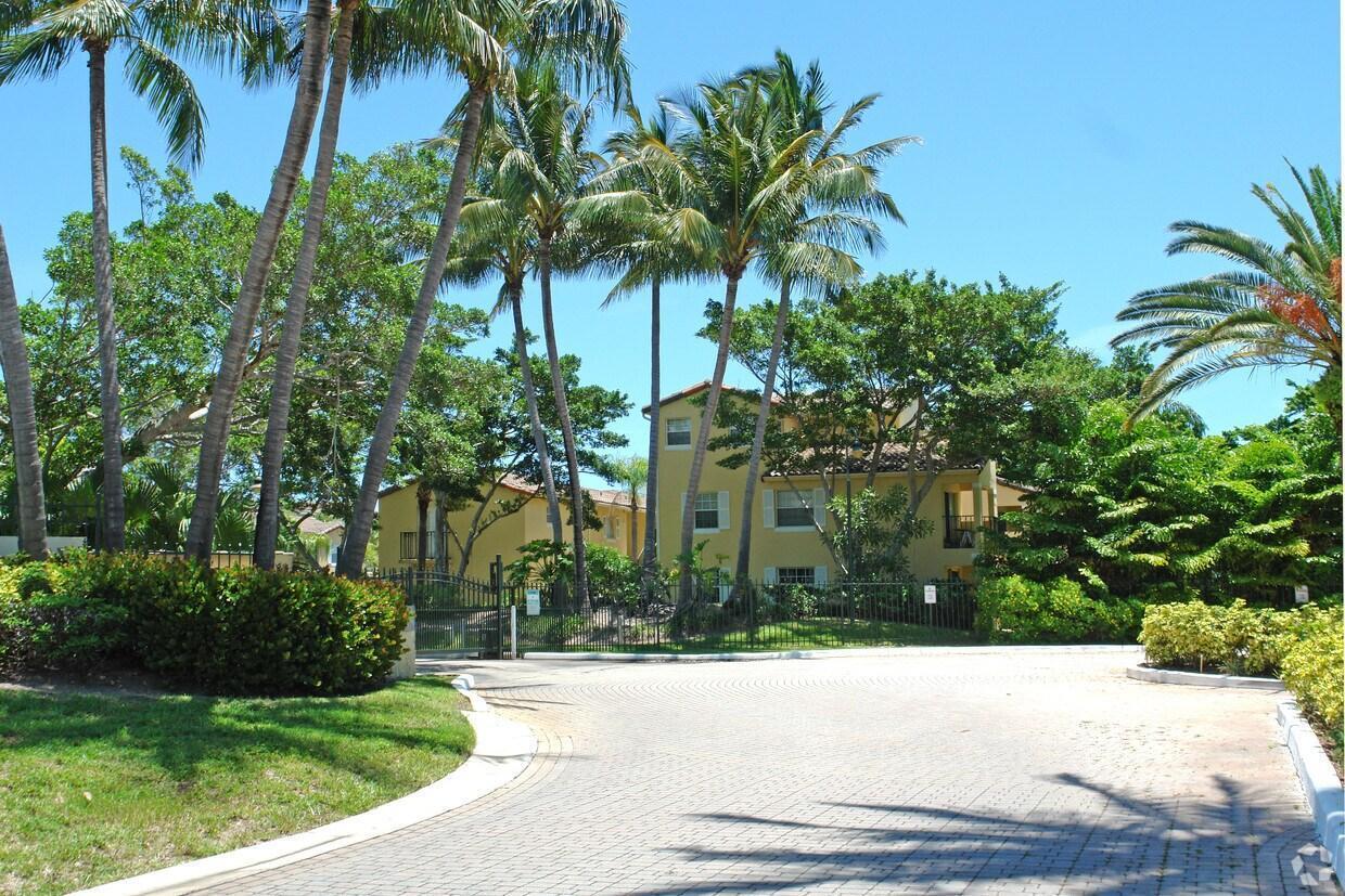1010 LAKE SHORE Drive 202