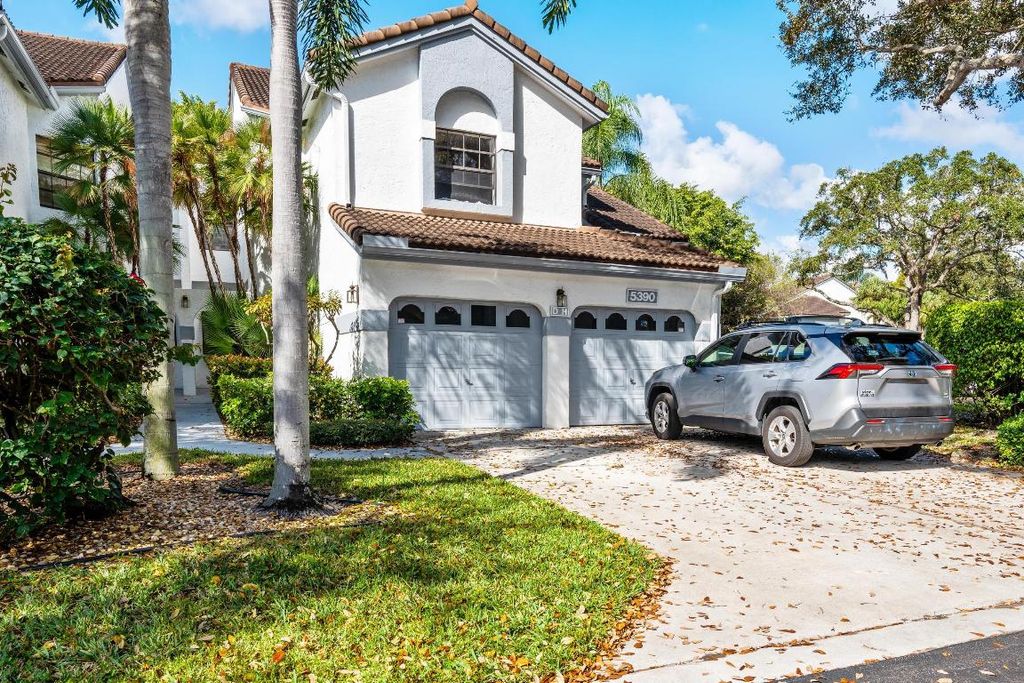 Photo of 5390 Venetia Court #D, Boynton Beach, FL 33437 (MLS # R11068614)