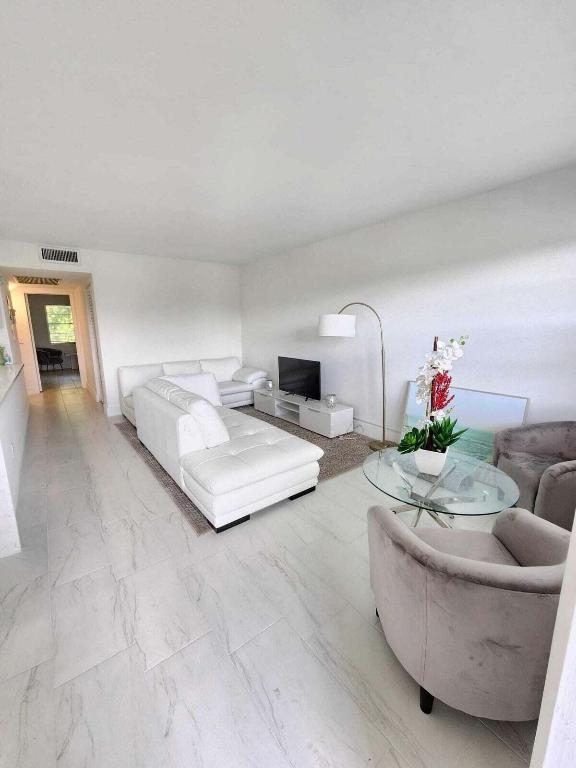 LINCOLN AT CENTURY VILLAGE CONDO - Residential