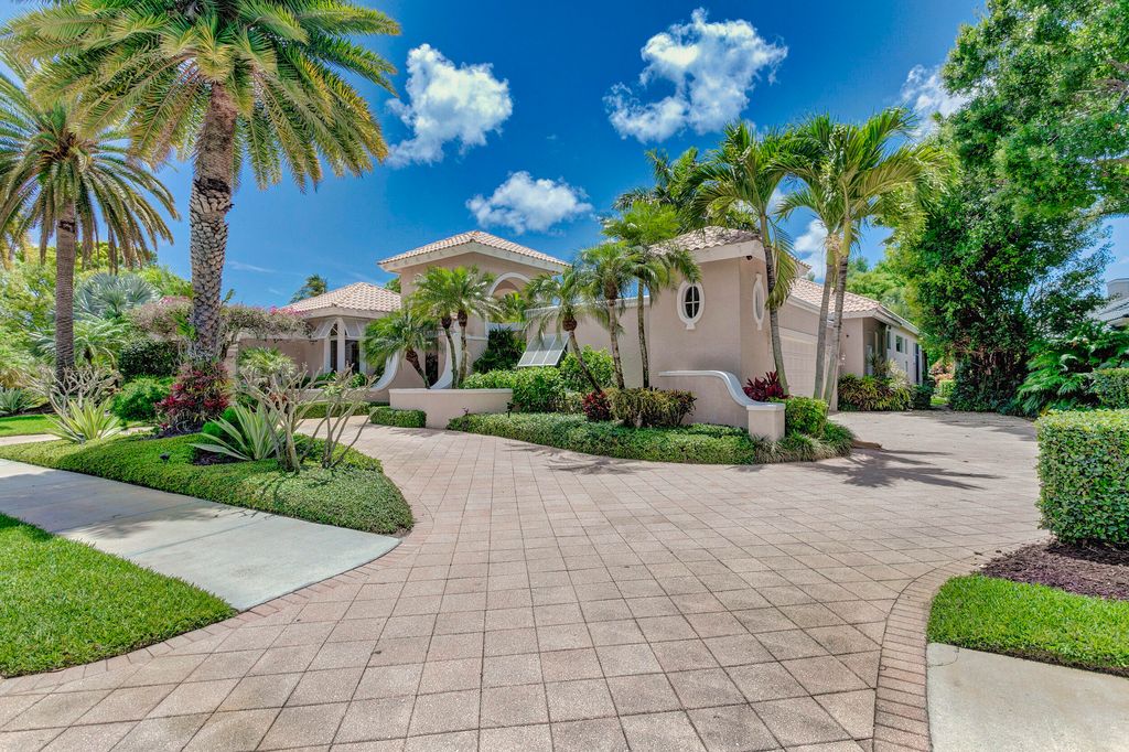 Photo of 21 St George Place, Palm Beach Gardens, FL 33418 (MLS # R11005245)