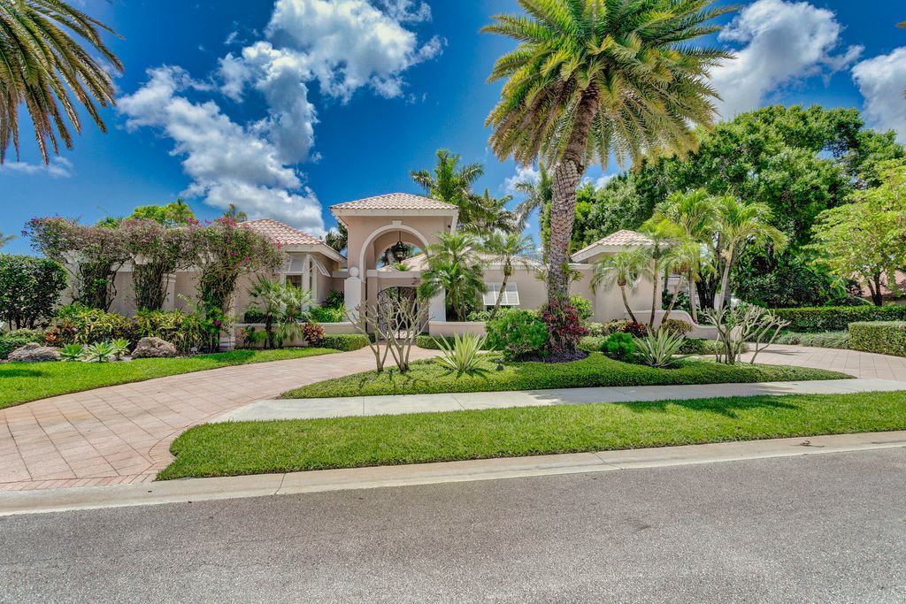 Photo of 21 St George Place, Palm Beach Gardens, FL 33418 (MLS # R11005245)