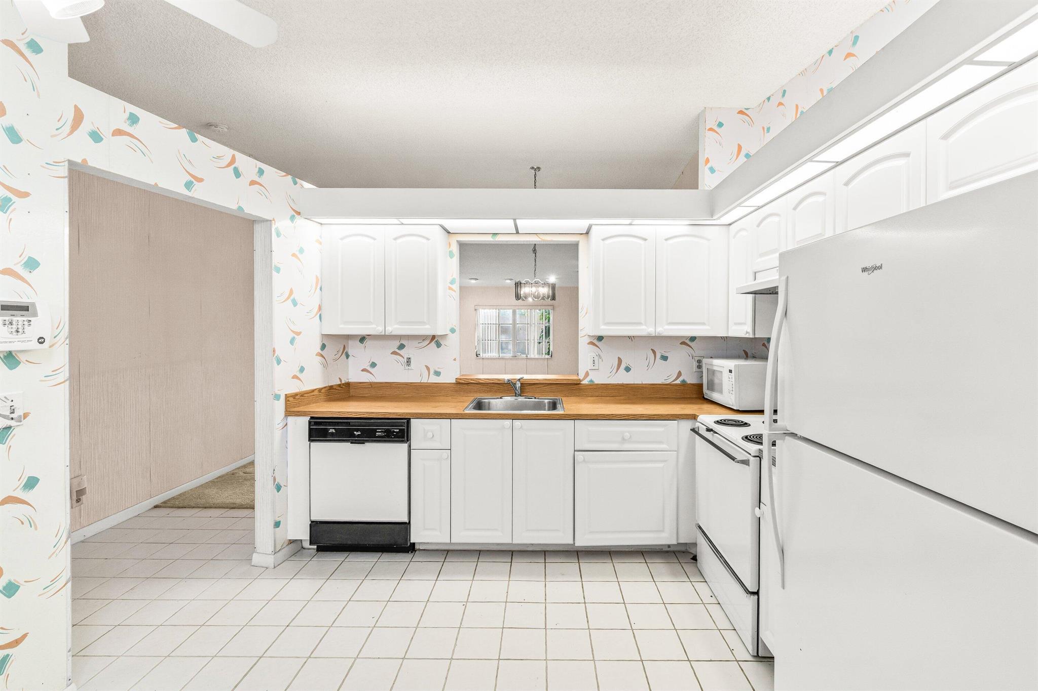 WHISPER WALK SEC C CONDO - Residential