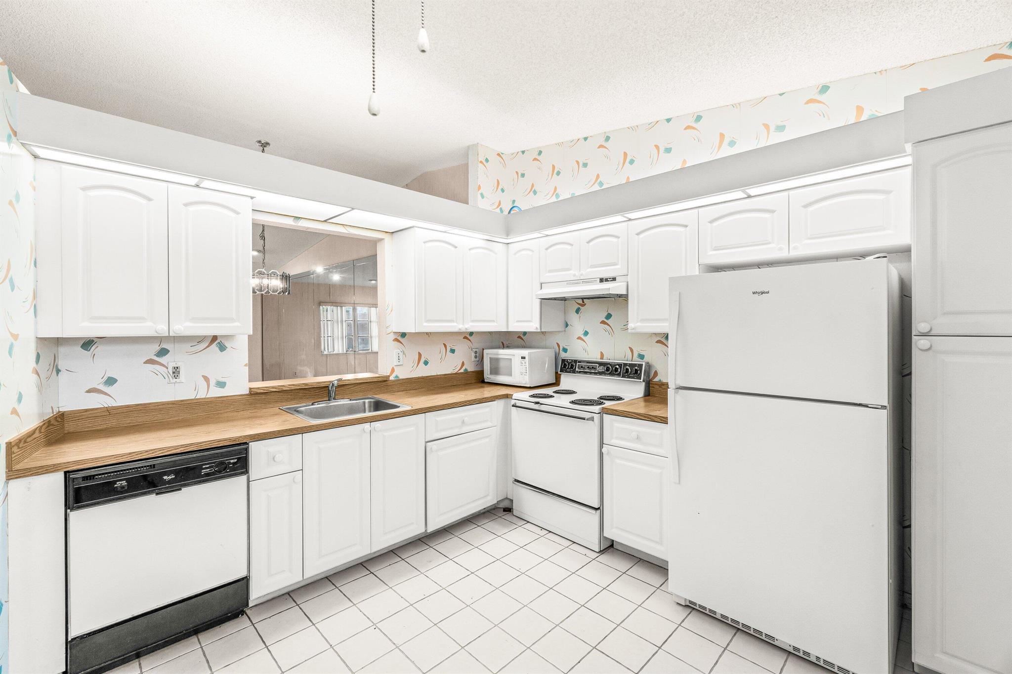 WHISPER WALK SEC C CONDO - Residential